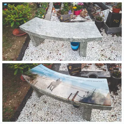 Bancs en verre imprimé dans un espace cinéraire