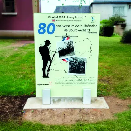 Stèle en verre pour le 80e anniversaire de la Libération
