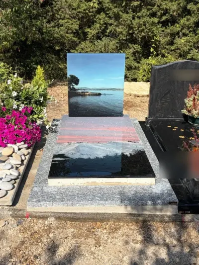 Monument en verre imprimé d’un paysage de bord de mer