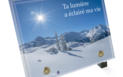 Plaque Funéraire de la Montagne Ensoleillée: Hommage Lumineux